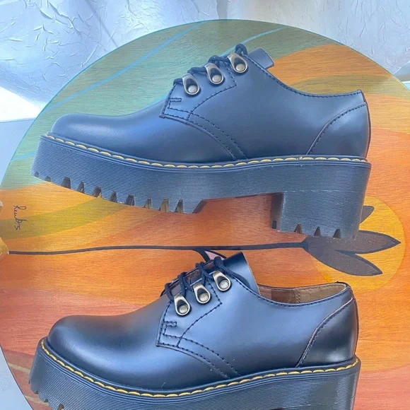 Dr. Martens Leona Smooth Leather Lo Platform Women’s Size 6 - Picture 9 of 16